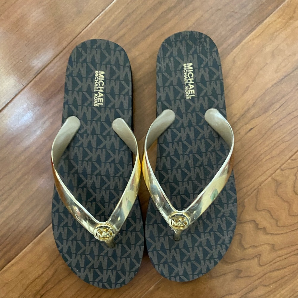 never worn before.